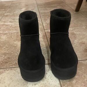 Size 9 gently worn platform uggs